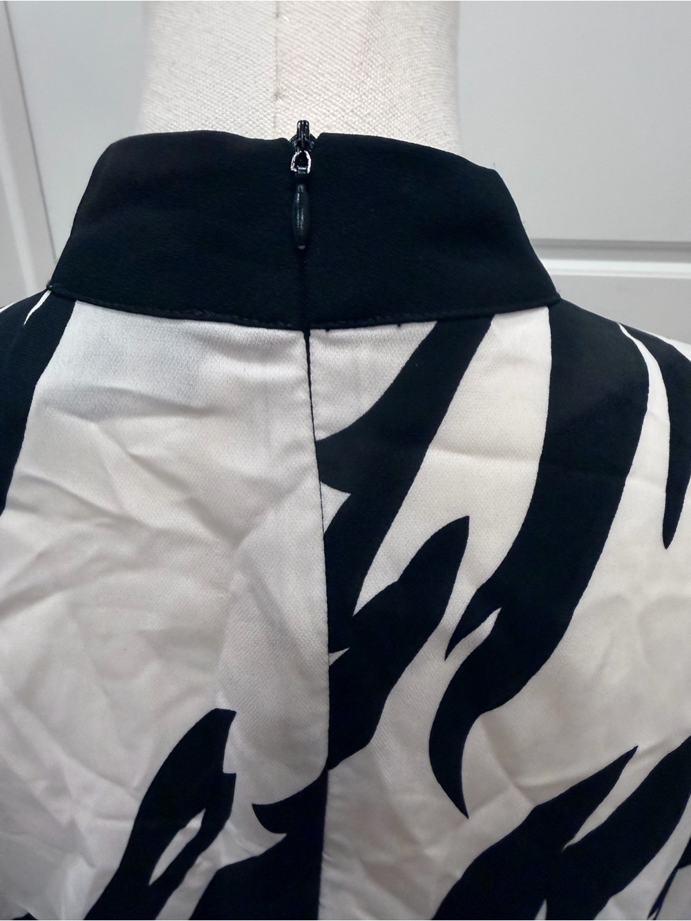 Gracia Black & White Tie-Waist Long Sleeve Peplum Top - Picture 6 of 7